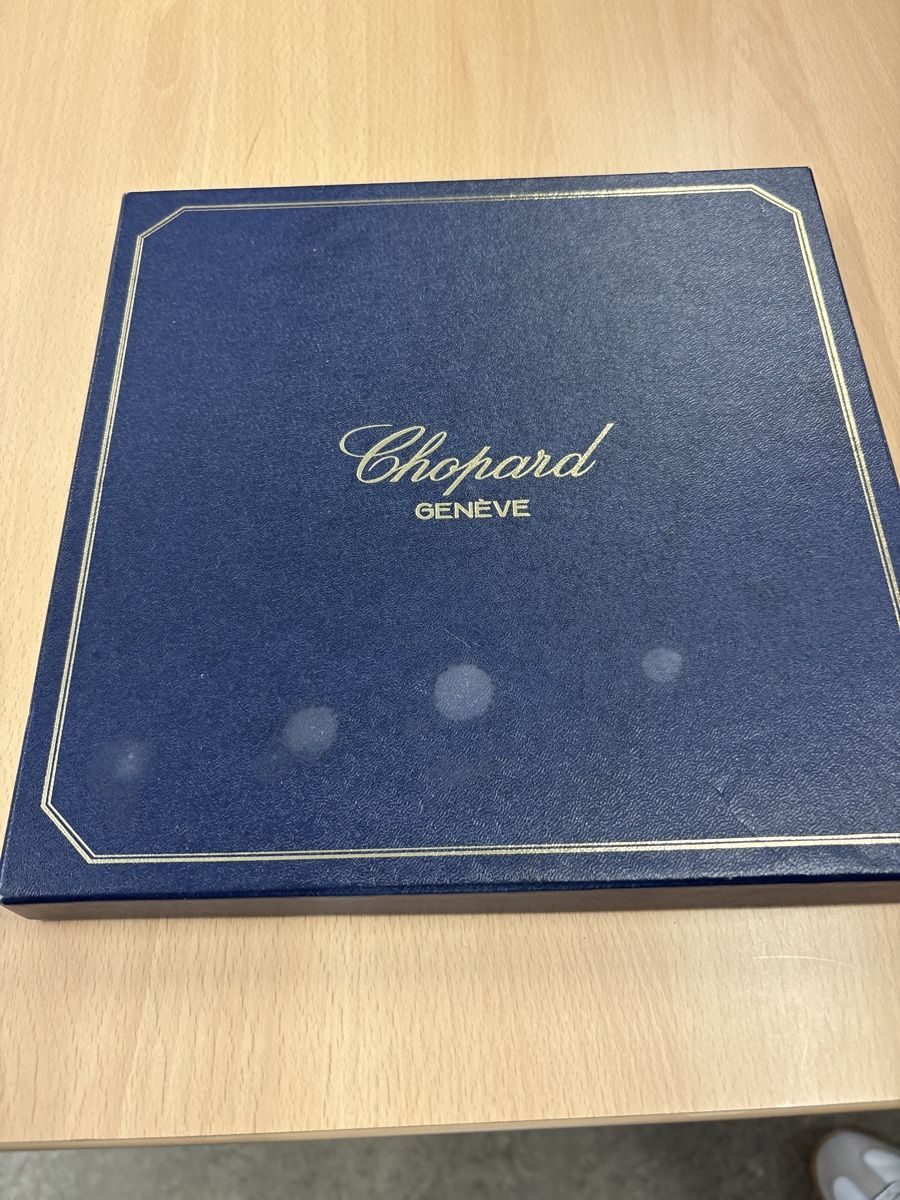 Chopard Foulard & Sciarpe: Wunderschönes Chopard Seidentuch - Einzigartiges Design! – Nuovo (secondo la descrizione) da Gattikon venduto da mo.suter 1