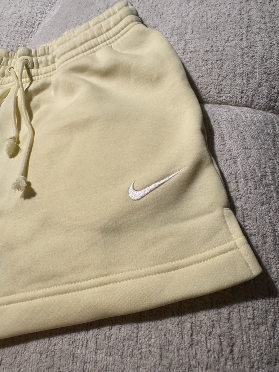 Nike Pantalons: Nike yellow Phoenix Shorts  – Neuf avec emballage d'origine à Zürich par di_archive 3
