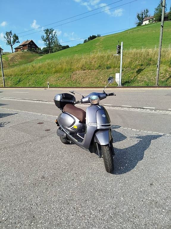 Strada: Occasion Elektro E- Roller ET4000 JS2 EFO silber – Usato da Gais venduto da MAX-Anhaenger 6