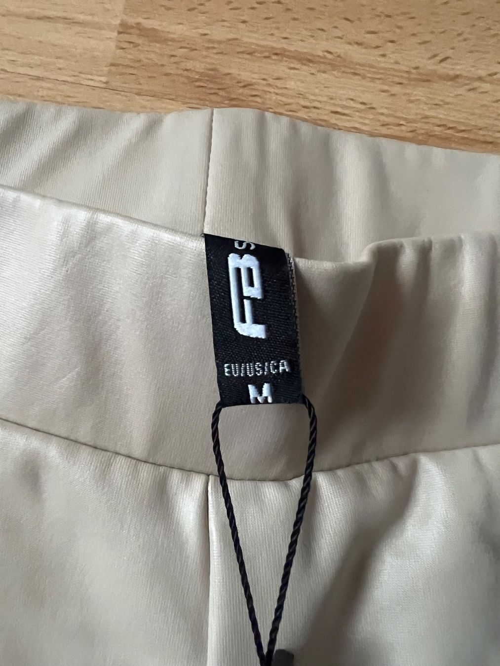 Lotti di vestiti: Kunstlederhosen – Nuovo e nell'imballaggio originale da Kirchberg BE venduto da lea_kb6y 2