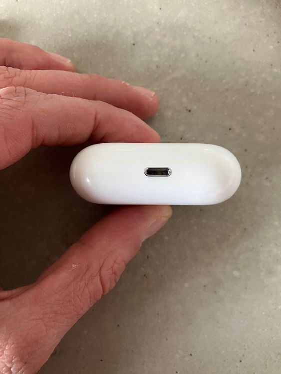 Apple AirPods Pro 1 Charging Case 8