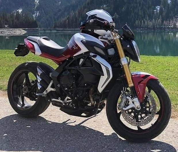 MV Agusta Route: MV AGUSTA B3 Brutale 800 RR ABS – D'occasion à Zizers par angthi85
