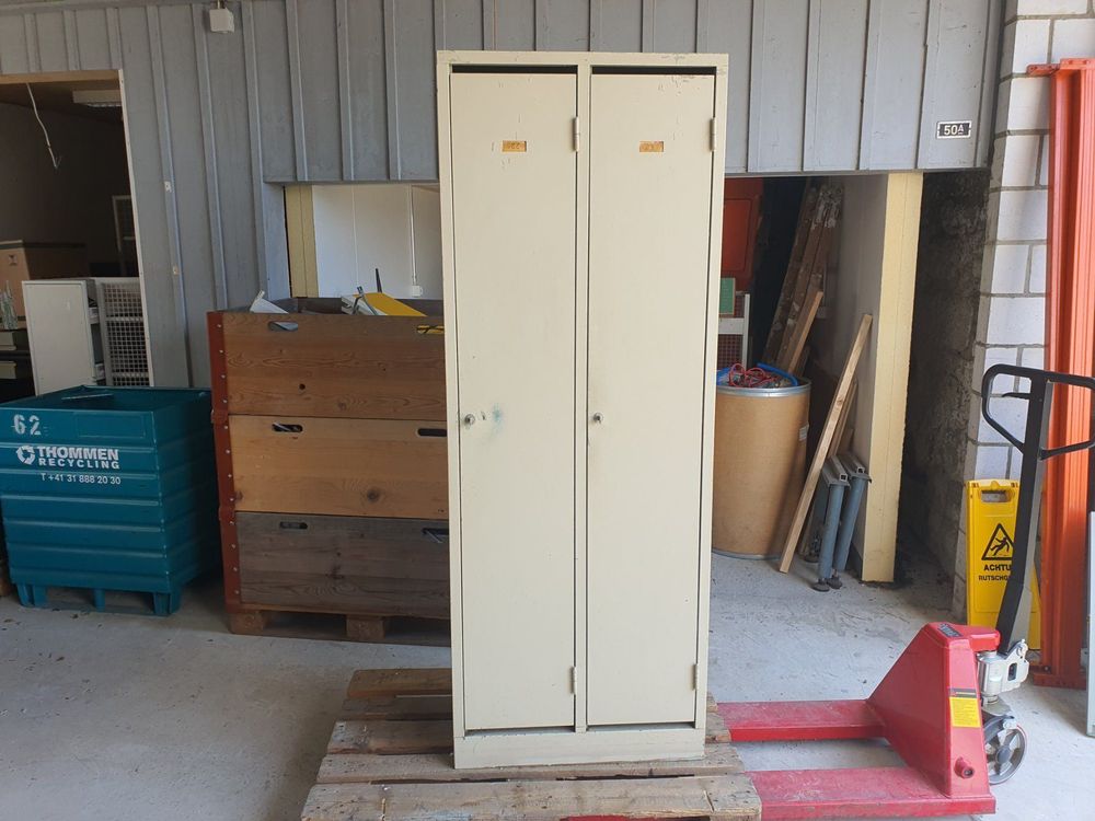 Alter Spind Garderobenschrank 2er | Kaufen auf Ricardo