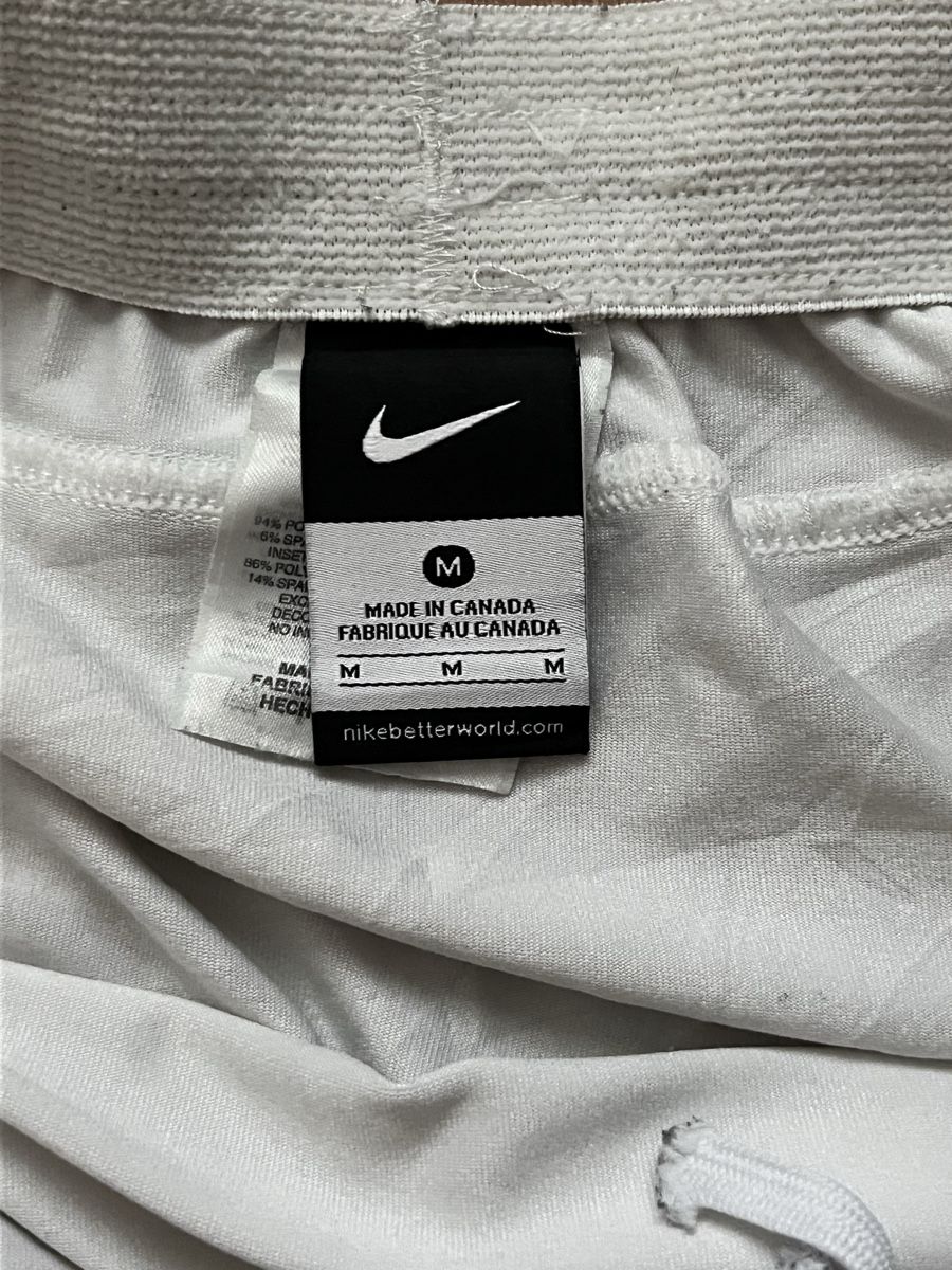 Nike Gonne: Nike Jupe weiss/grün Grösse M  – Usato da Thierachern venduto da sha_r8ly 2