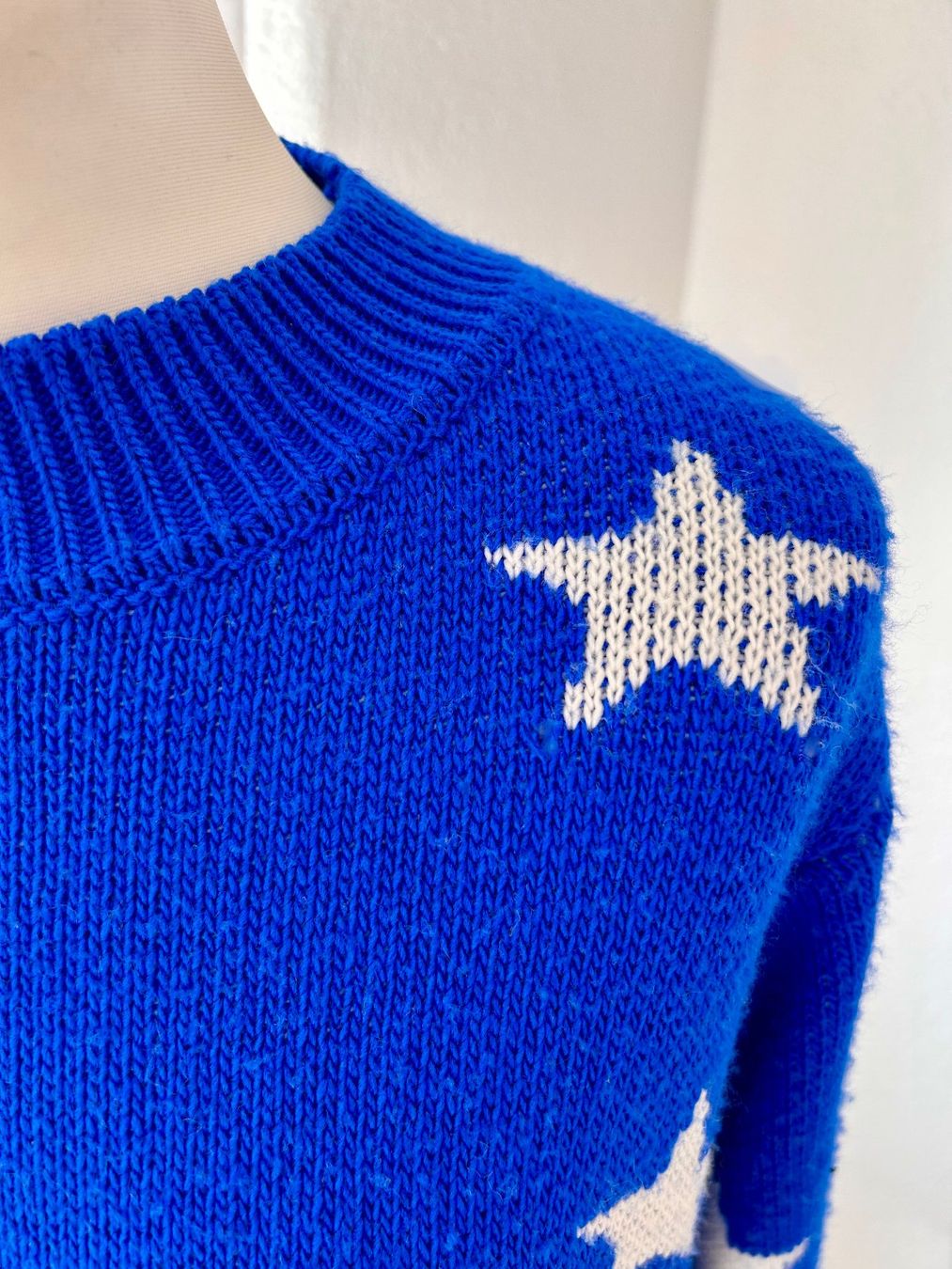Pullover & Sweatshirts: Meet x Tiger Pulli Pullover, knallblau & Sterne, M, sweater – Gebraucht aus Zürich von aboxi 3