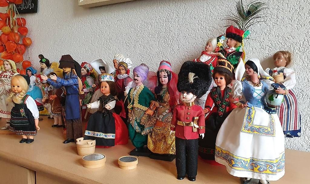 Bambole: Stehpuppensammlung – Usato da Wattwil venduto da Dato1