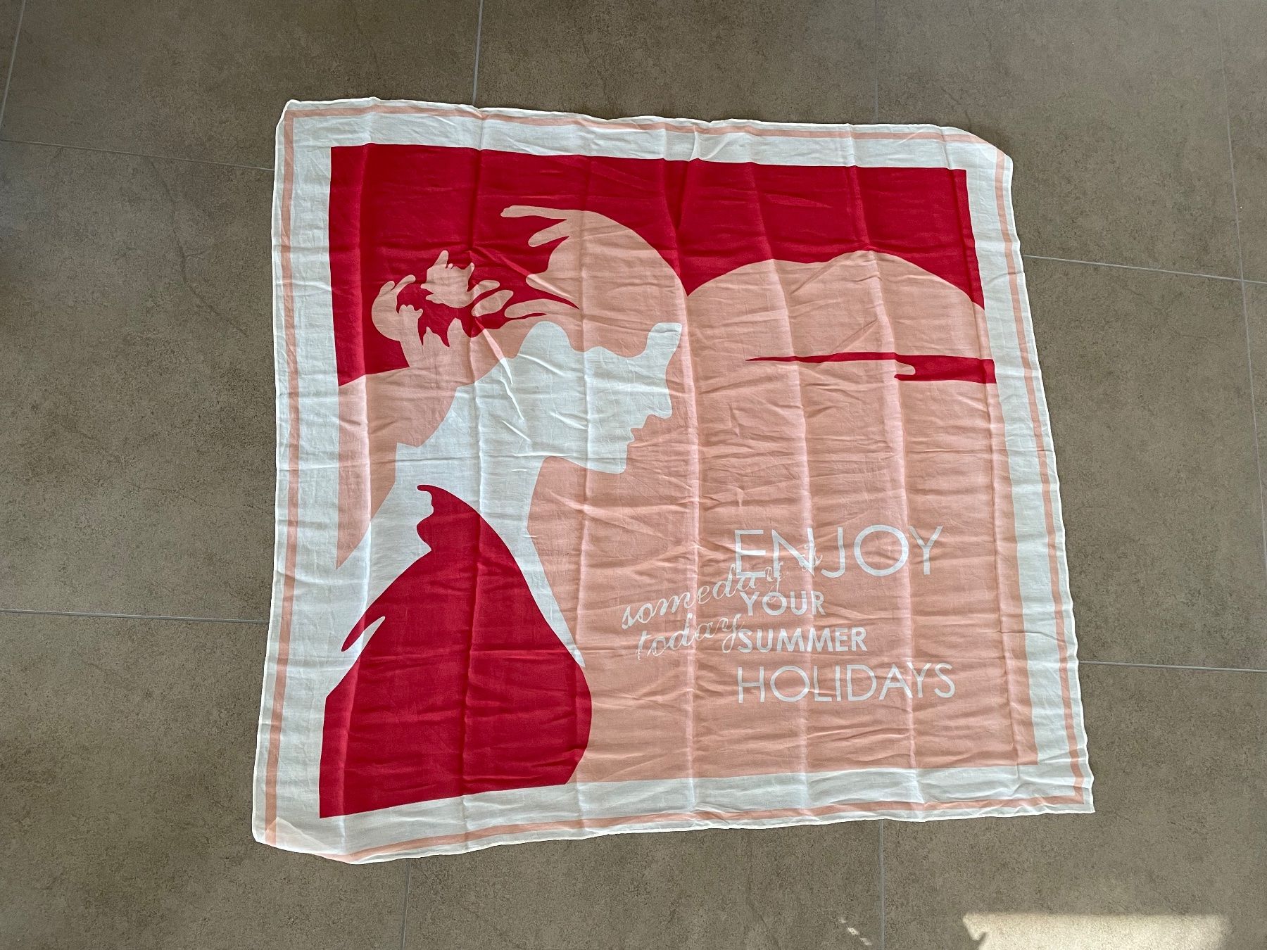 Foulard & Sciarpe: Luftiger trendfarbener Sommerschal – Usato da Bronschhofen venduto da Sommernacht03 1