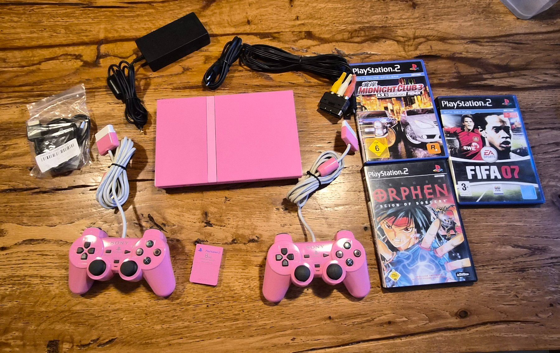 Sony Consoles: Pinke Playstation 2 Konsole mit 2 Controller + 3 Spiele – D'occasion à Reigoldswil par RetroGames.Zone