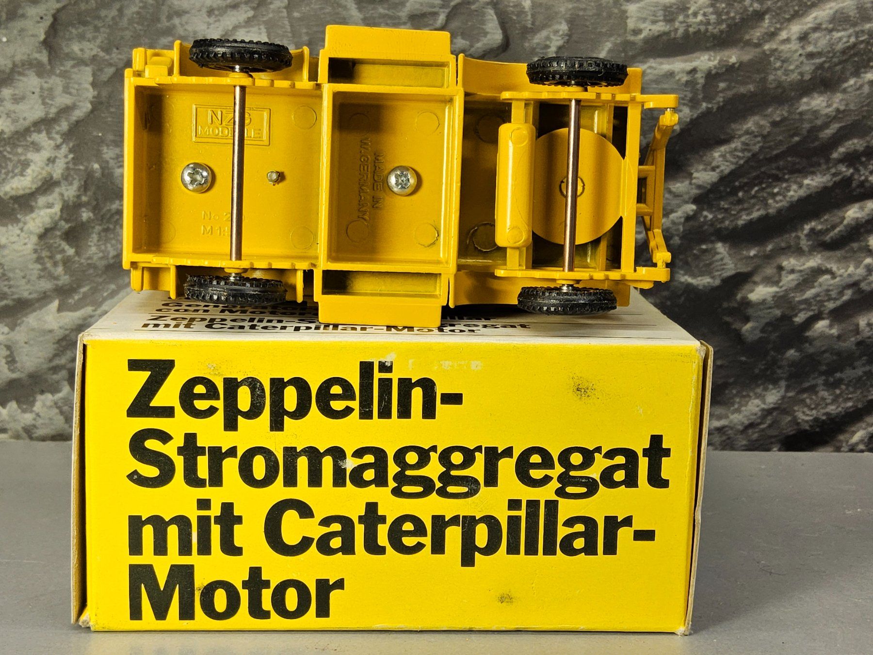 Caterpillar Kits de montage: Zeppelin Stromaggregat mit Caterpillar Motor Generator 1:50 – D'occasion à Rüti ZH par ModellArt 8