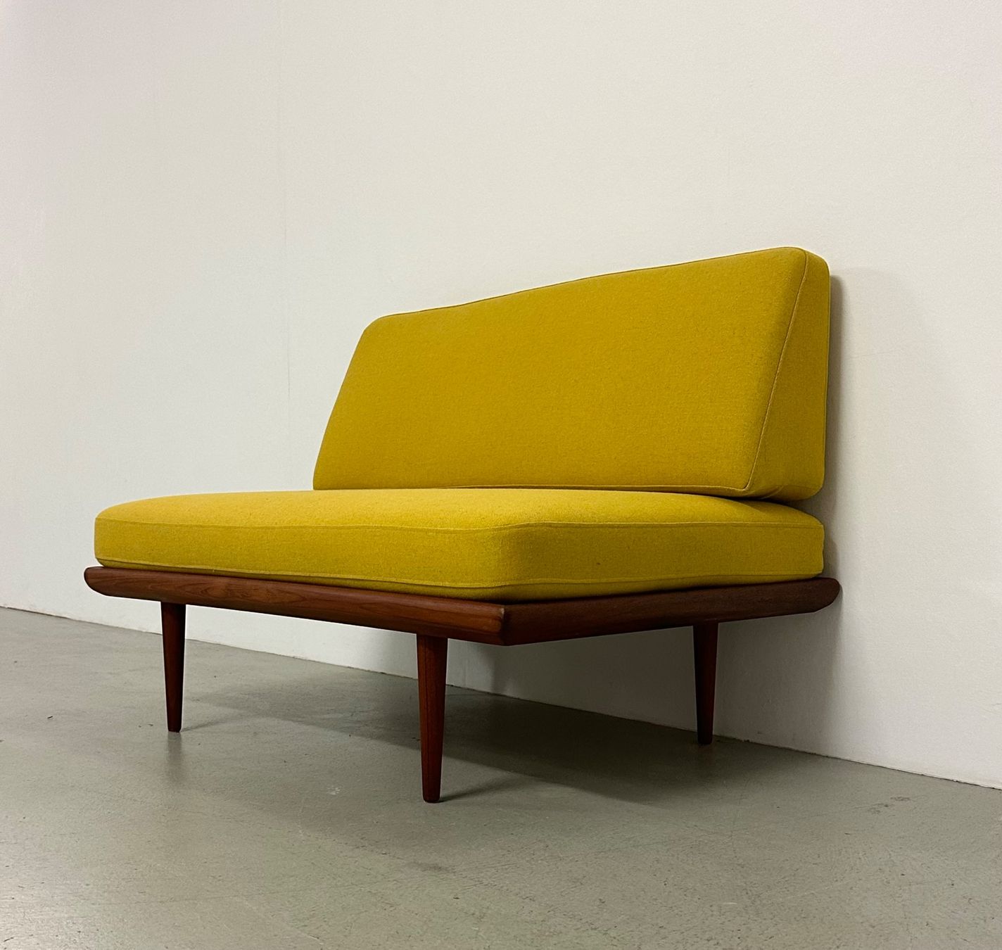 France & Søn Sofas: Teak Daybed Minerva Hvidt & Mølgaard 2er Sofa restauriert – Gebraucht aus Basel von MidMod20C 2