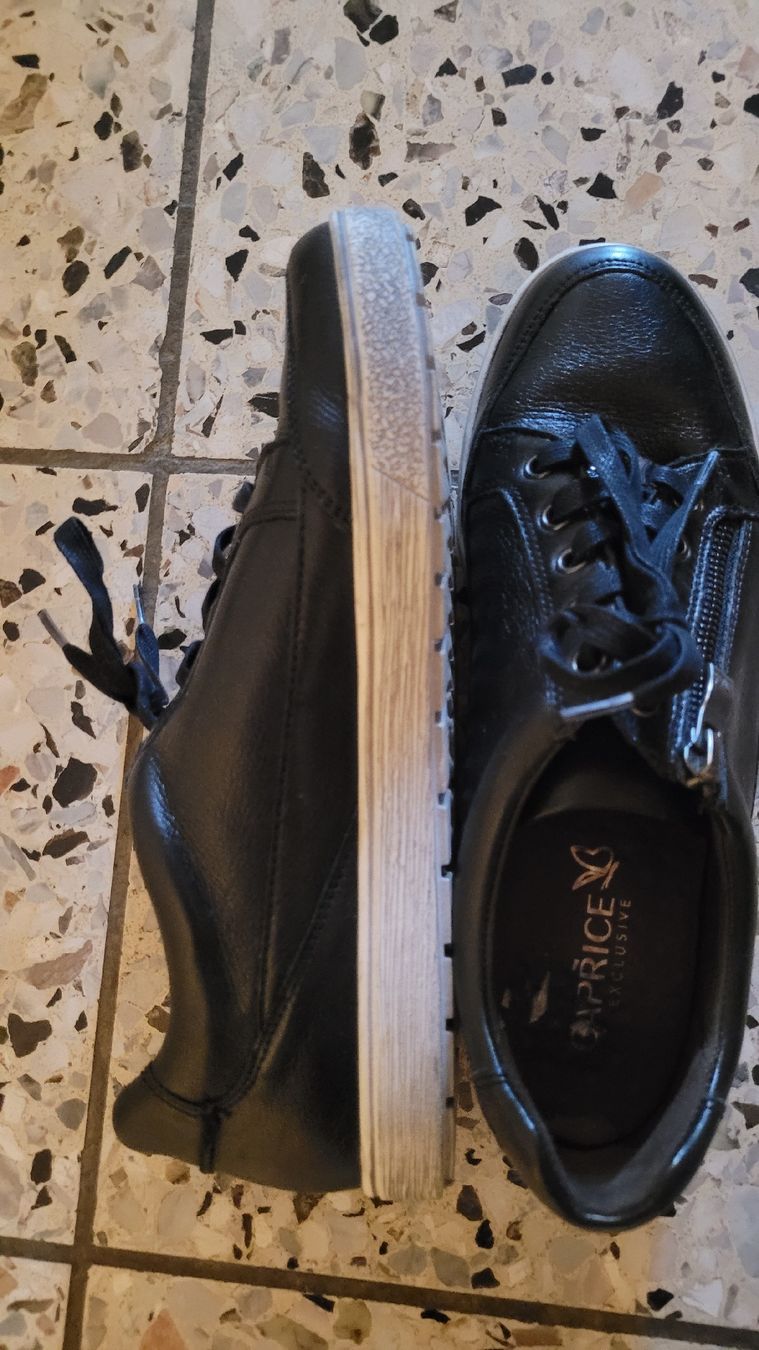 Damenschuhe: Damenschuhe mit Reissverschluss – Gebraucht aus Brugg AG von Ela_Obi