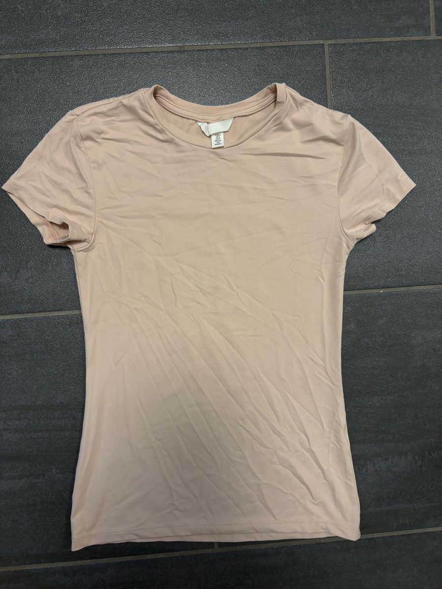 Zara T-shirts: H&M Fitted T-Shirt S – D'occasion à Rümlang par svent 1