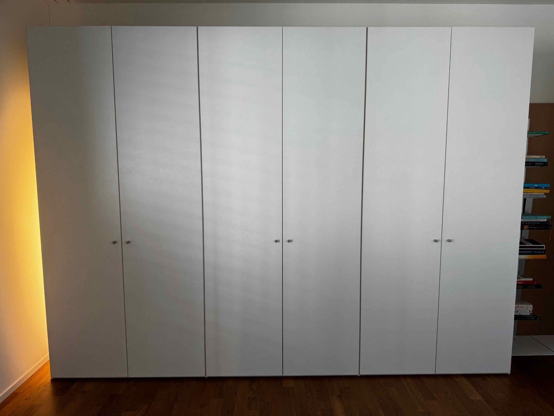 Interio Armadi: Kleiderschrank - Milo - Interio - Edelweiss - 3mx2.2mx0.59m – Usato da Zürich venduto da hemis