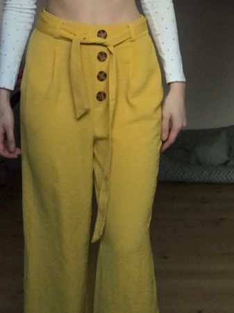 Pantalon d’été couleur moutarde
