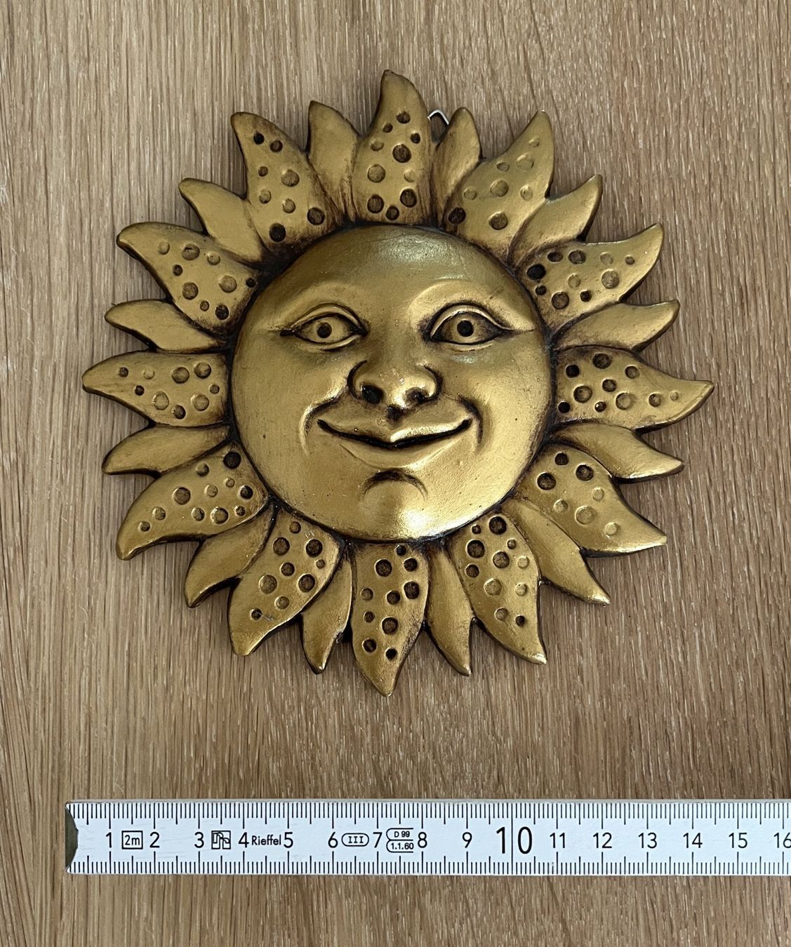 Alle Dekorationen: Sonnengesicht Wandrelief ca. 14 cm – Gebraucht aus Dornach von Deco89