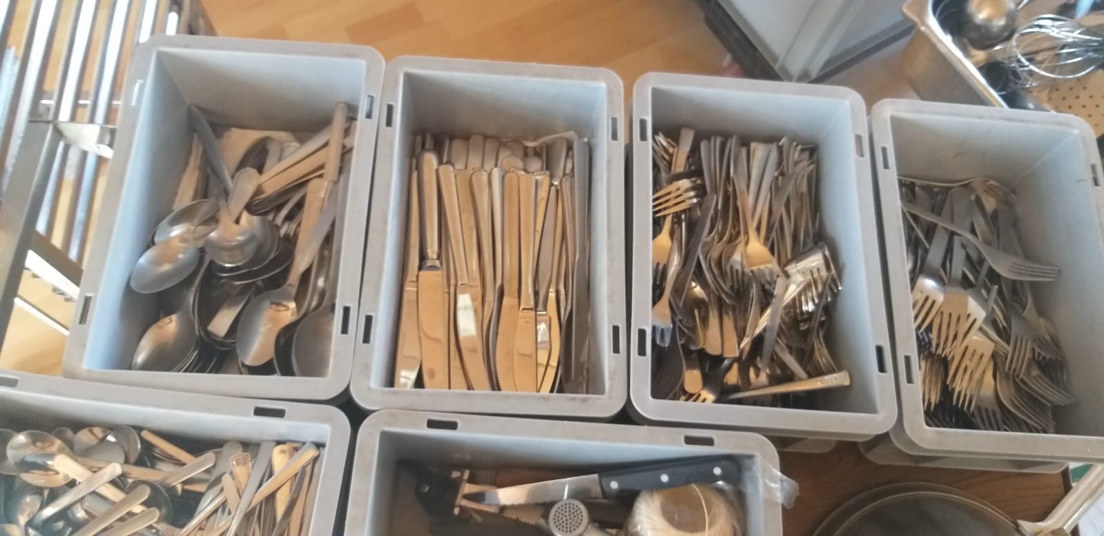 Komplettküchen: DIV CATERING MATERIAL – Gebraucht aus Zullwil von imh_lq9s 3