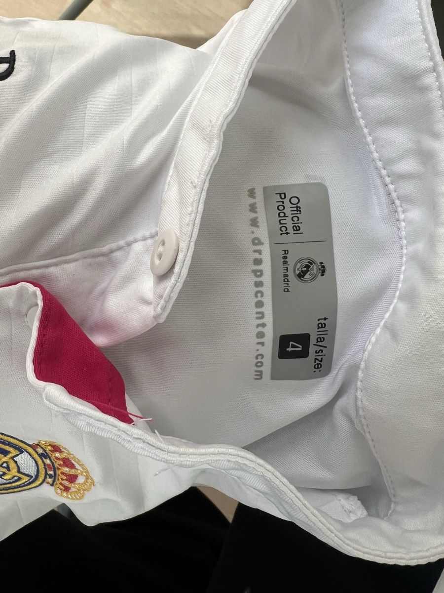 Real Madrid Canottiere & Pantaloni: Pull foot réal Madrid 4 ans – Usato da Sion venduto da jerermy1911 2