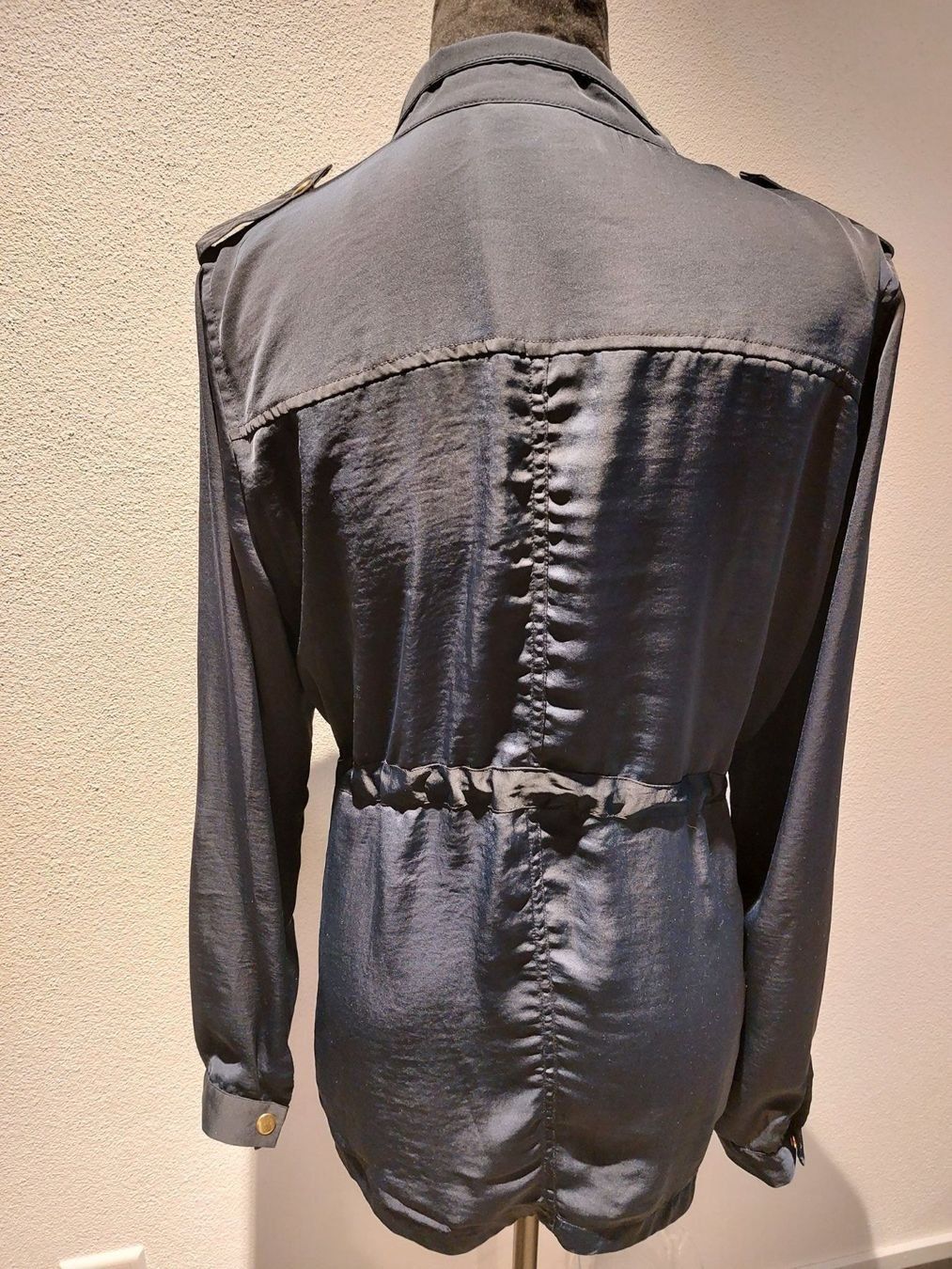 Giacche: Leichte Jacke Bluse mit Reissverschluss – Usato da Oberlunkhofen venduto da dreihaselnuesse 3