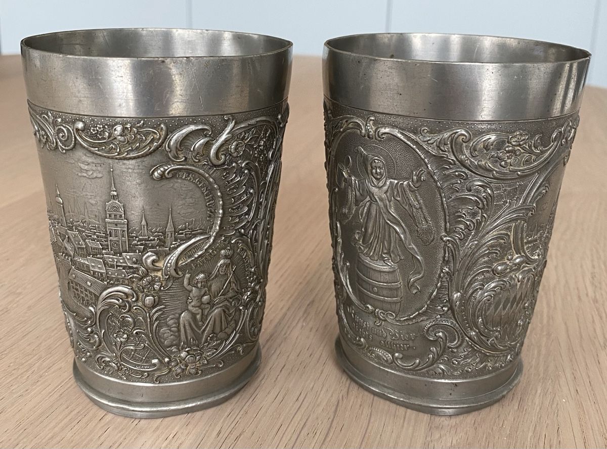Tasses: 2 antike Münchner Bierbecher aus Zinn – D'occasion à St. Gallen par .Marcus. 2