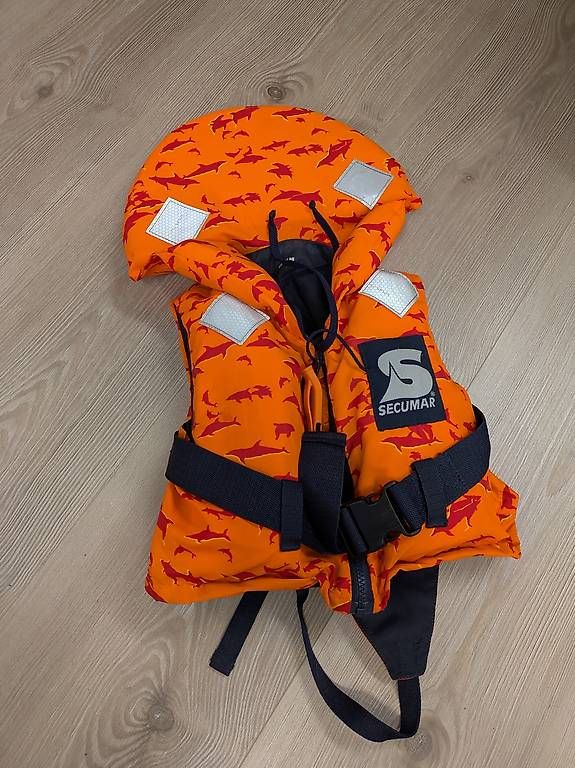 Gilets de sauvetage: Kinder Schwimmweste 15-20kg – D'occasion à Binningen par DanielBuess