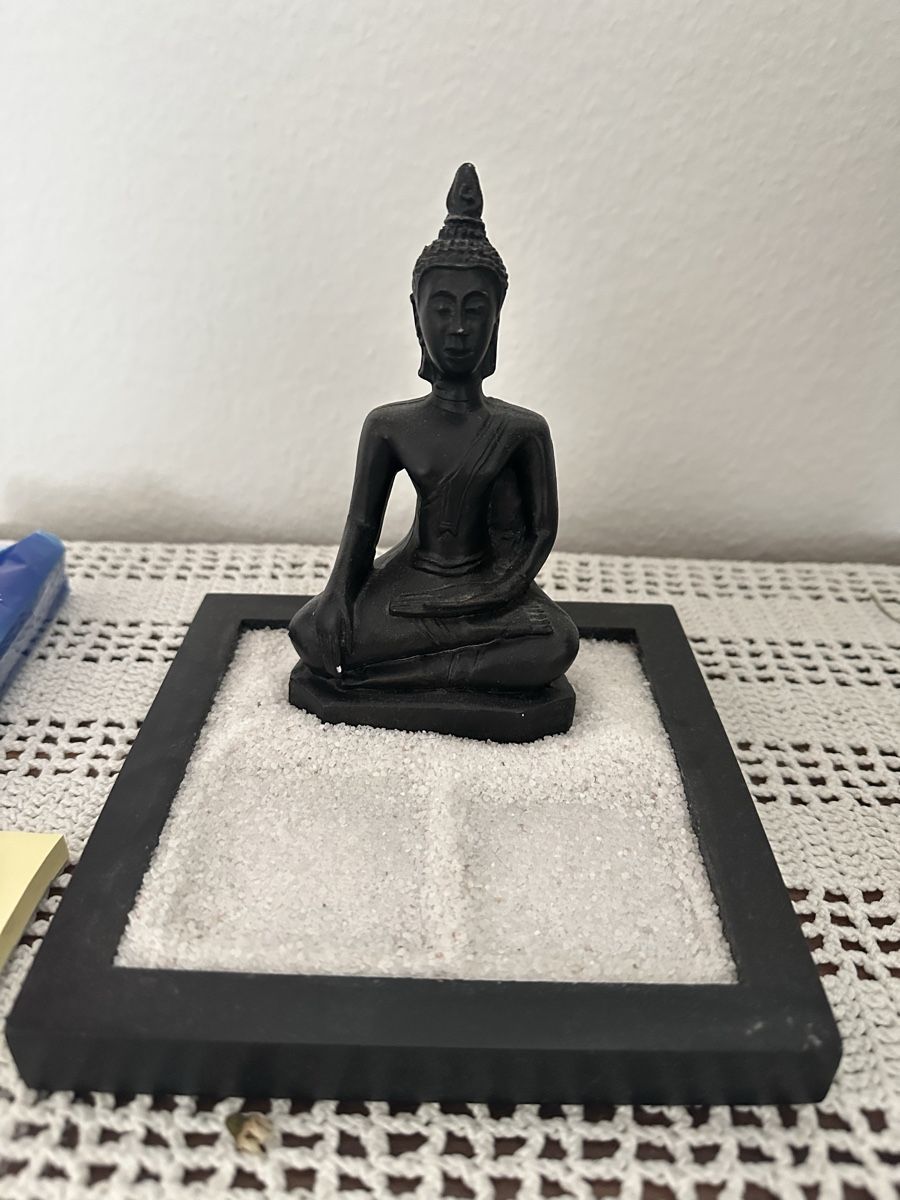 Toutes les décorations: Buddha Figur mit Zen Garten – D'occasion à Rümlang par PixelPoet456