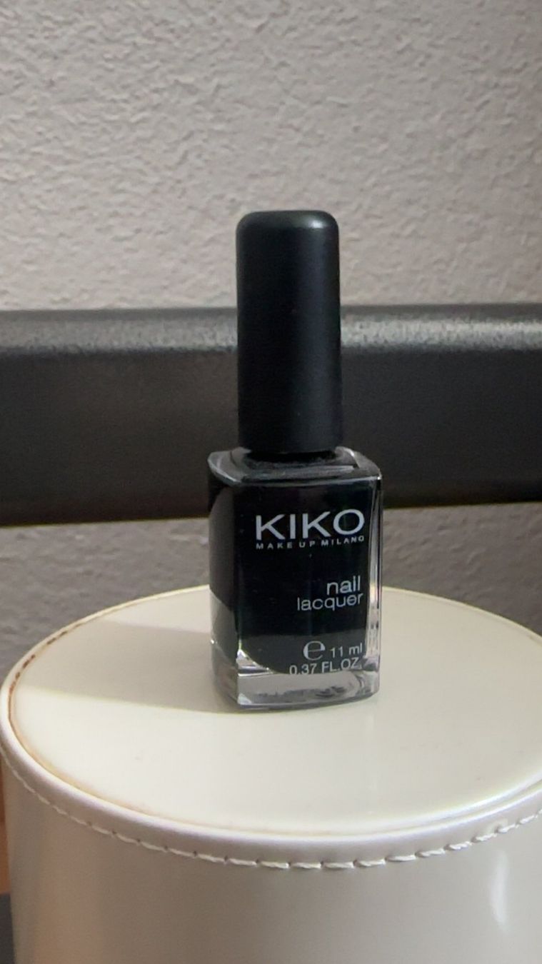 Smalto per unghie: Kiko Nagellack black – Usato da Oftringen venduto da tola19