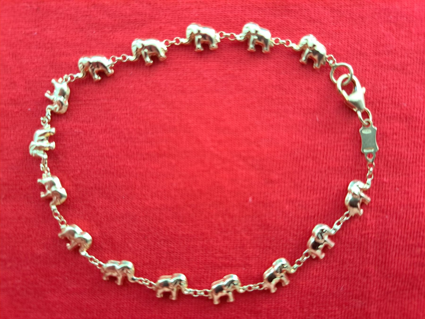 Bracciali & Braccialetti: Schönes Armband mit Elefanten – Usato da Pfäffikon ZH venduto da Valsangiaccomo