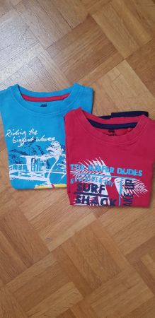 2 T'shirts Gr. 98/104, 1 x blau/1 x rot