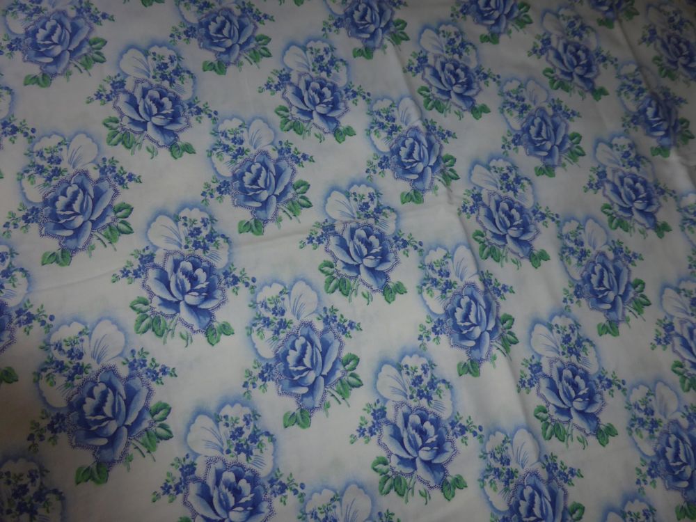 Restenstoff Antikstoff BW blaue Rosen 35 x 77 cm (Gebraucht