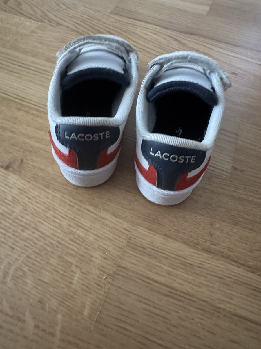 Lacoste Scarpe per ragazzi: Baskets Lacoste enfant blanc et rouge, taille 25. – Usato da La Chaux-de-Fonds venduto da kel_9khc 2