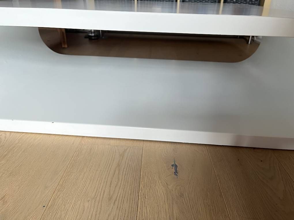Tische: Couchtisch weiss rundliche Form – Gebraucht aus Mettmenstetten von sabina89 2