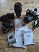 Nikon D90 Komplett-Set – Top-Zustand, 2 Linsen, Blitz & mehr