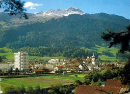ILANZ Glion (Surselva) Bahnhof mit Piz Mundaun