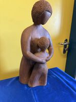 Keramik Skulptur Mutter mit Kind, signiert, Jahrgang 1992