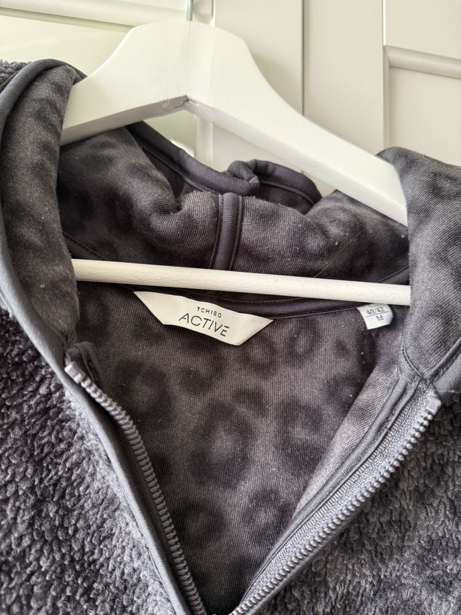 Maglioni & Felpe: Fleece Kapuzenpullover mit Leo-Muster,  Grösse M – Nuovo (secondo la descrizione) da Muri b. Bern venduto da mar_q2qr 2