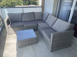 Gartenlounge aus Rattan inkl. Tisch | 205 × 205 cm