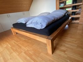 Bettgestell mit 2 Nachttisch (Massivholz)