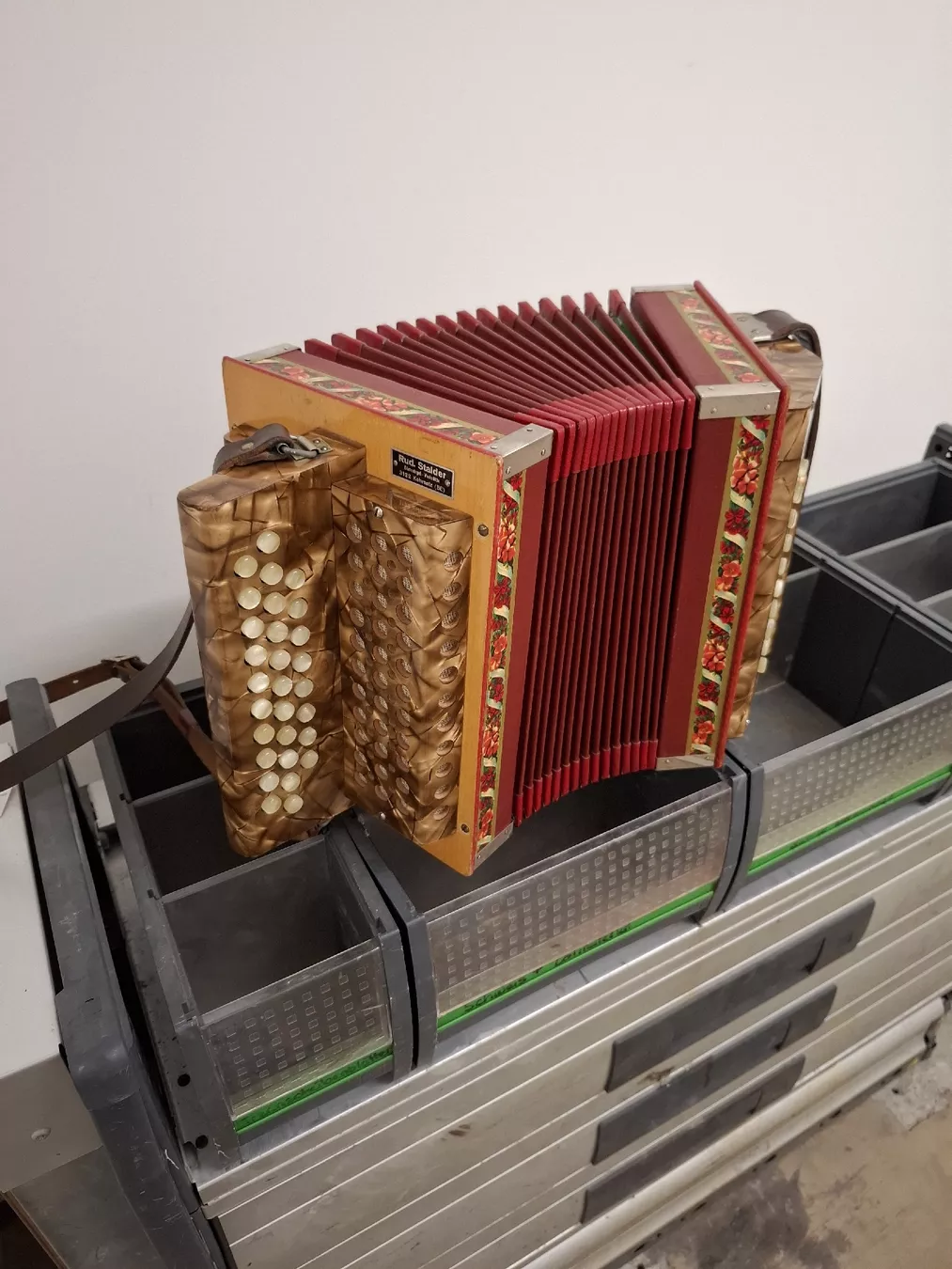 Strumenti musicali: stalder orgeli B – Usato da Villeneuve venduto da BibiVintage