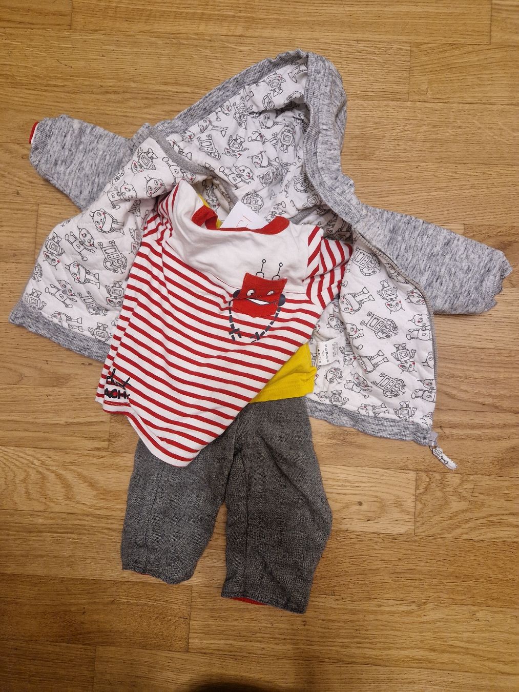 Lotti & Set di vestiti: Ensemble bébé garçon Orchestra, taille 6 mois – Usato da Penthaz venduto da Sosotroc 1