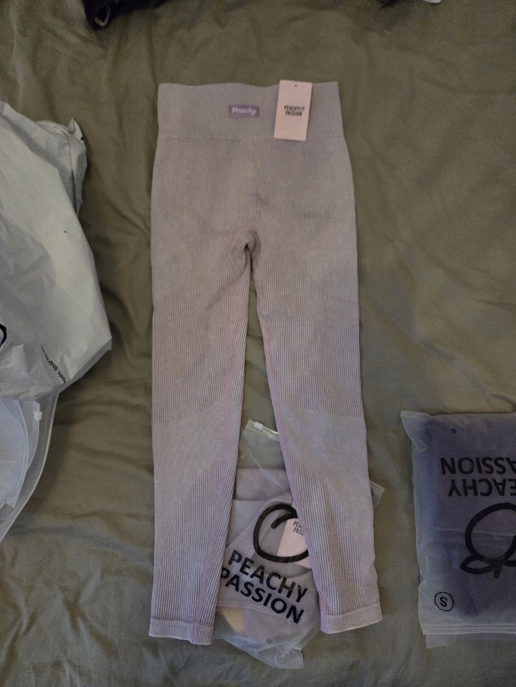Leggings: Peachy Passions Sport-Leggins, Light Lavender / S  – Neu und originalverpackt aus Schmitten FR von sin_5r2q
