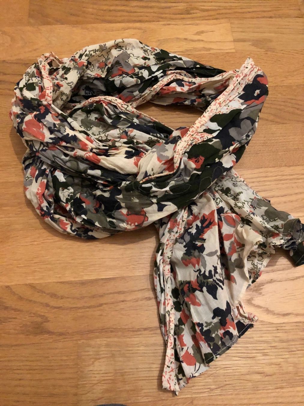 Esprit Foulards & écharpes: FOULARD ESPRIT – D'occasion à Wattwil par jopara