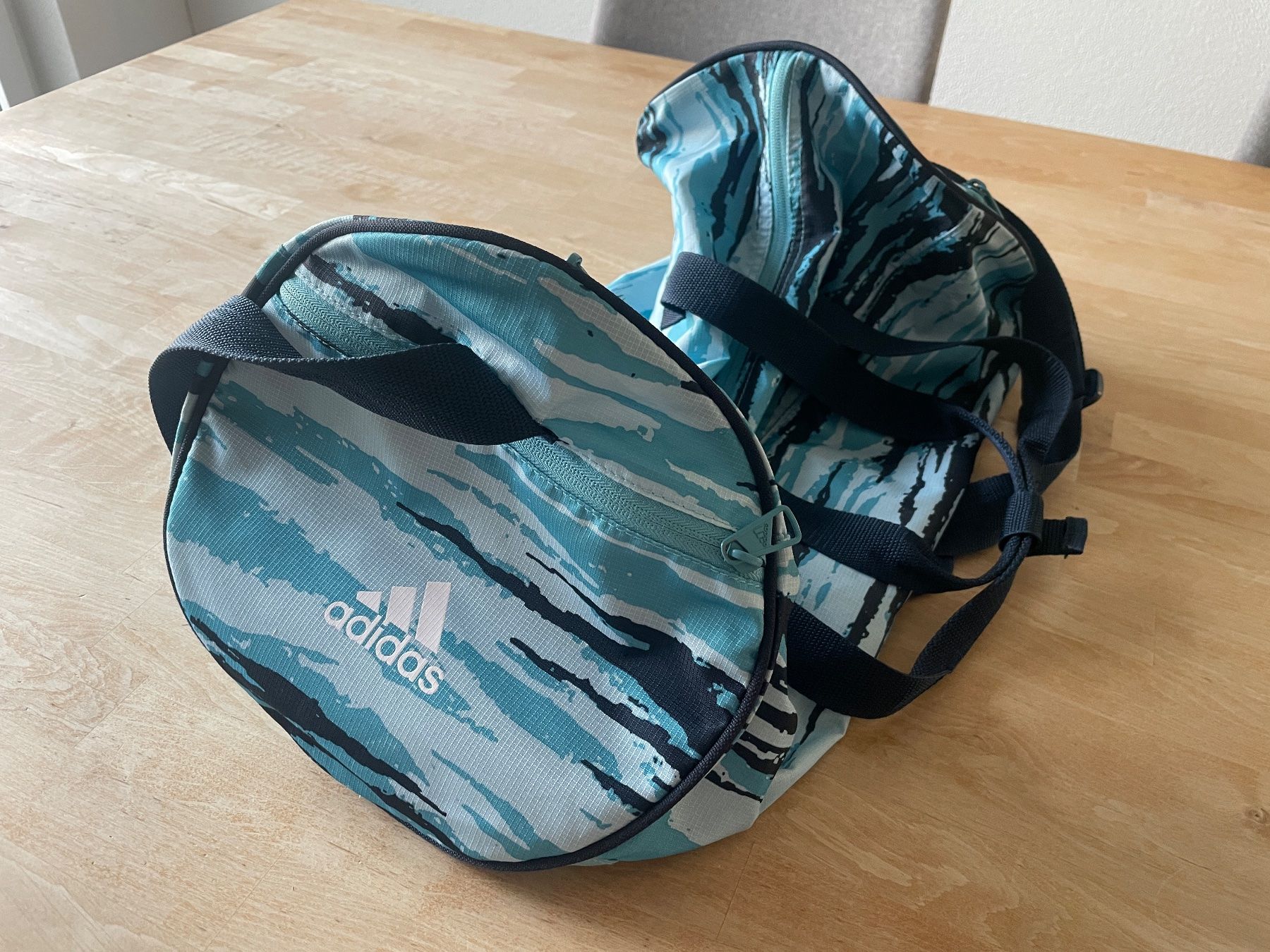 Adidas Borse: Schwimmtasche Adidas – Usato da Sursee venduto da Schriftgestalter 1