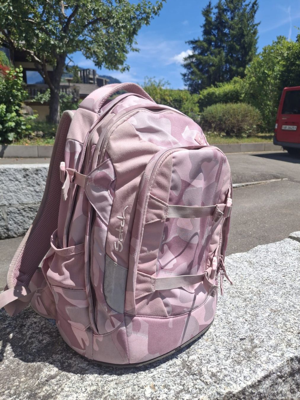 Kindertaschen: Schulrucksack  Satch Camouflage pink – Gebraucht aus Seewis-Schmitten von dan_5yjy