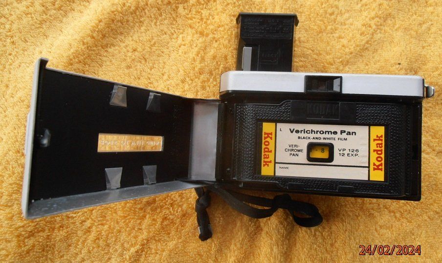 Kodak Kamera: "KODAK INSTAMATIC 100" – Gebraucht aus Gossau SG von Roco1 4