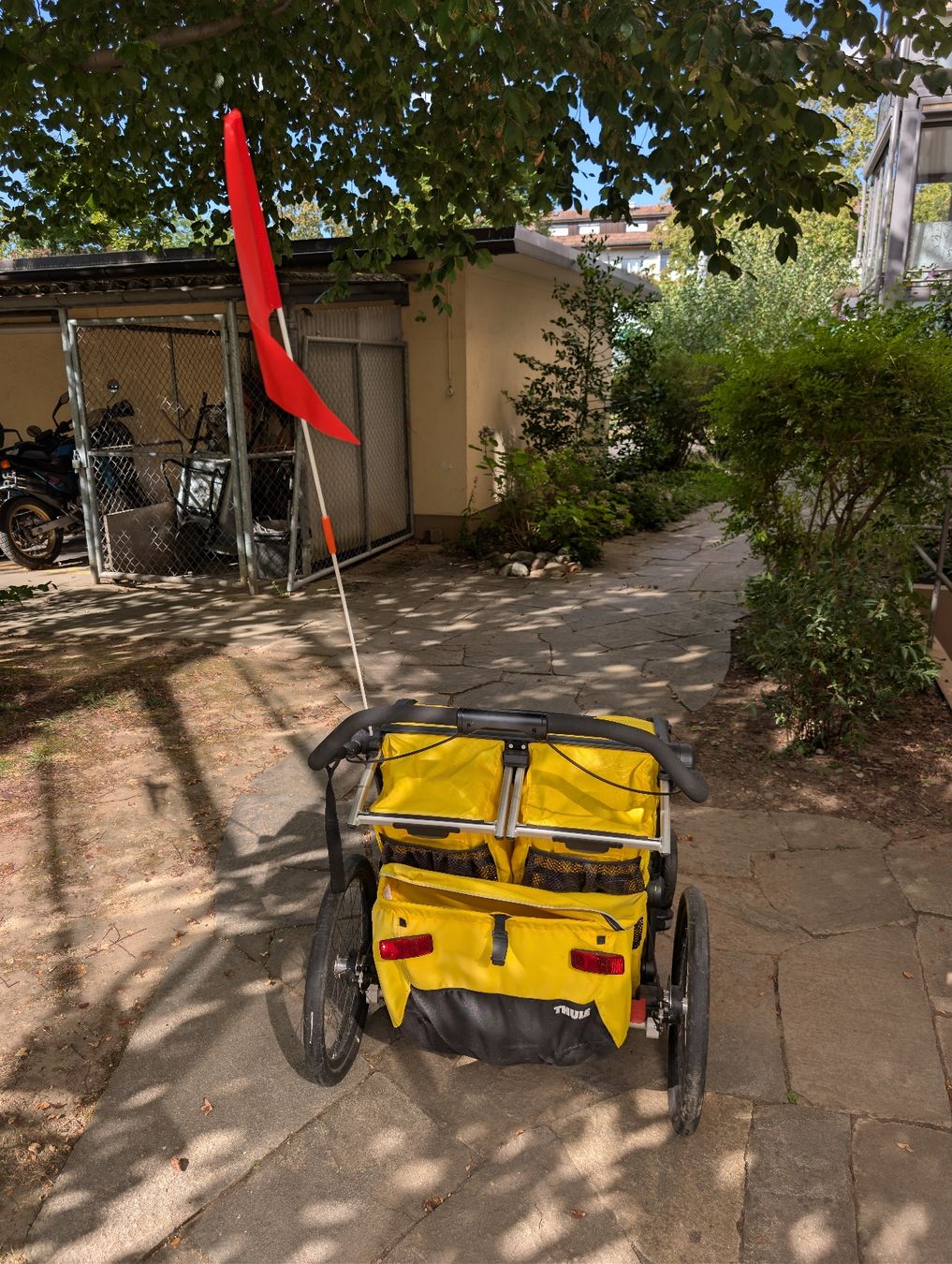 Thule Anhänger: Thule Cariot Sport 2 gelb – Gebraucht aus Basel von Casamo 2