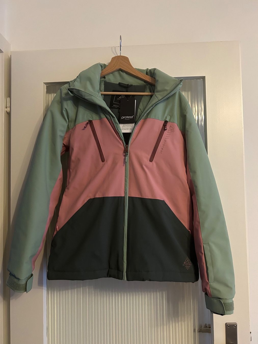 Giacche: Winterjacke Ski Snowboard Jacke von Protest Gr. S – Nuovo e nell'imballaggio originale da Allschwil venduto da meeresperle