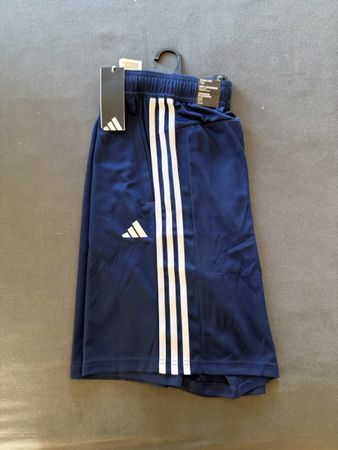 Shorts Adidas  Grösse XL mit Etiketten