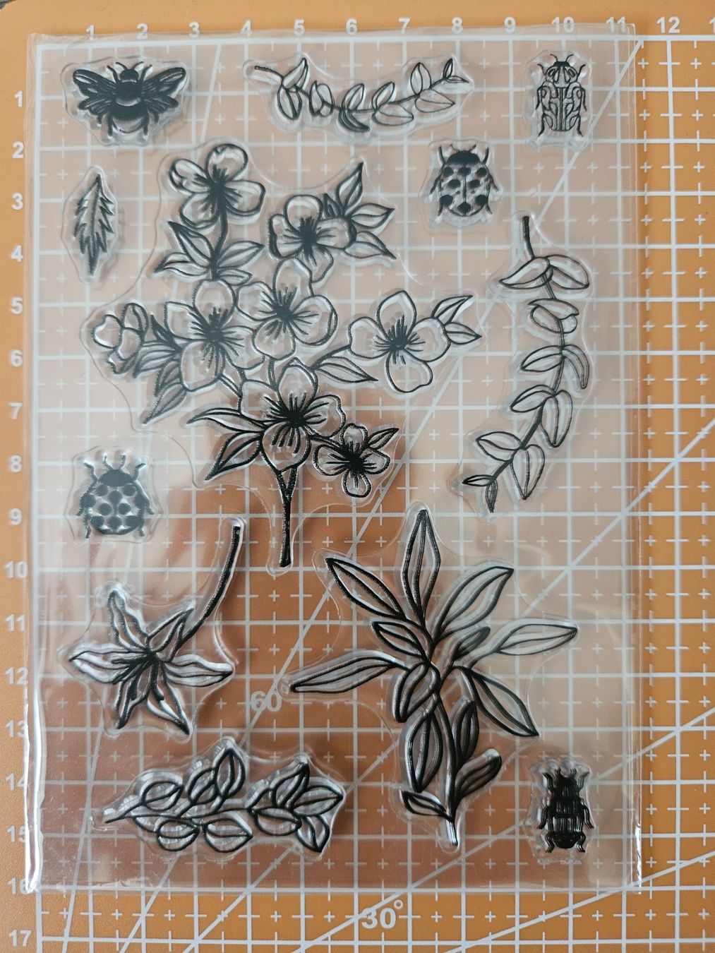 Timbri: Silikonstempel Nr.492, Blätter, Blumen, Käfer – Nuovo e nell'imballaggio originale da Gretzenbach venduto da Fliegepilz56