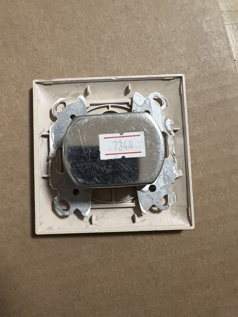 Spine: TV /DAT Antennendose – Usato da Winterthur venduto da Jana1701 1