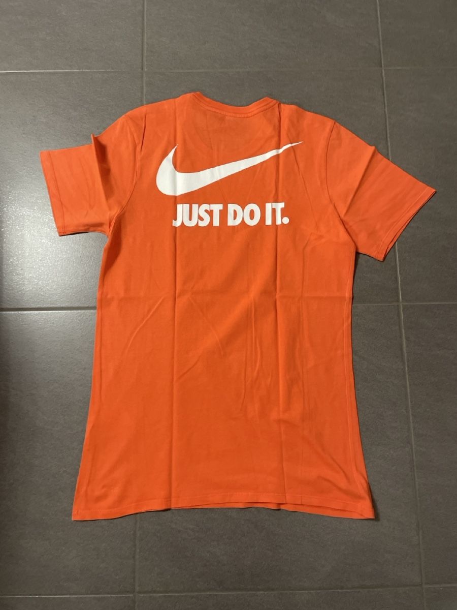 Nike T-shirt: Nike t-shirt  – Nuovo (secondo la descrizione) da Collombey venduto da amina36 1